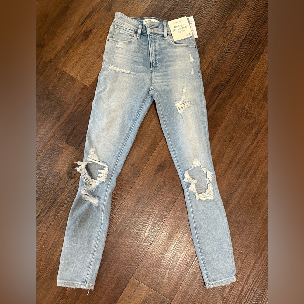 Abercrombie & Fitch, Distressed Super Skinny Ankle, High Rise, size 000s/23. NEW